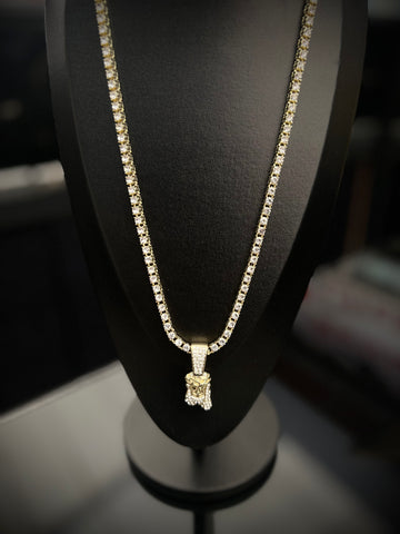 Collier Pendentif Jésus – Incrusté de Diamants Fantaisie